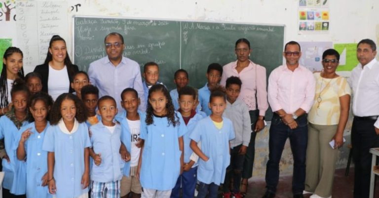 Ministro da Educação garante intervenções em escolas de Santa Catarina do Fogo