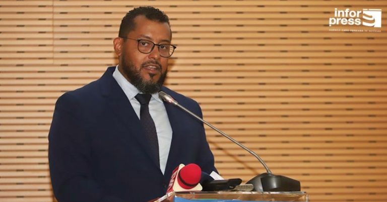 Edson Andrade toma posse como presidente da IFH