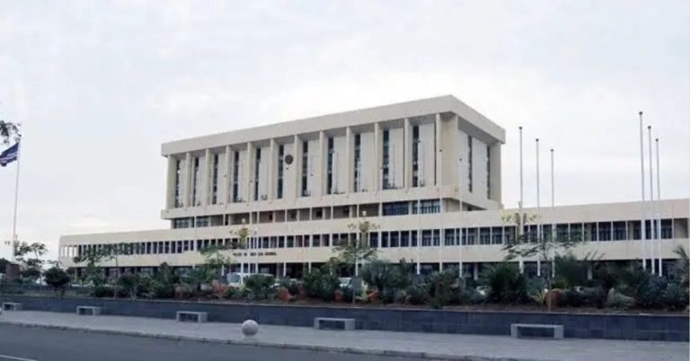 Parlamento aprecia hoje Programa do Governo e vota moção de confiança