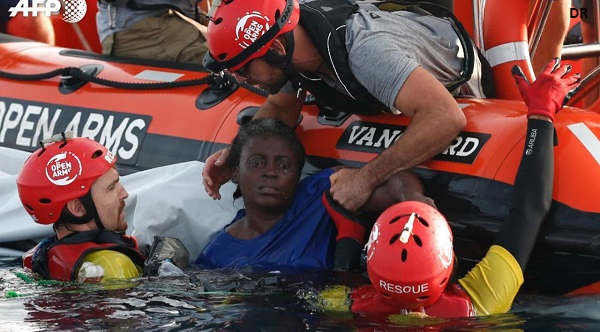 Open Arms resgata 40 migrantes no Mediterrâneo