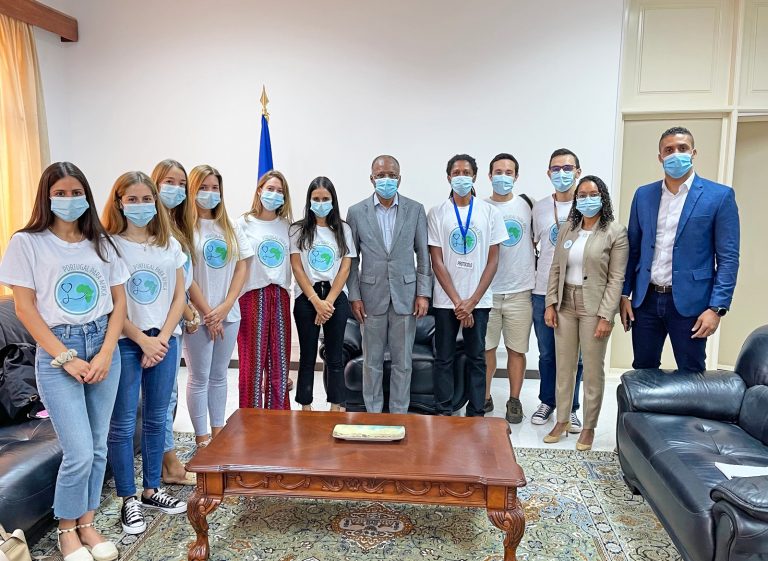 PM recebe jovens médicos da organização Portugal para África