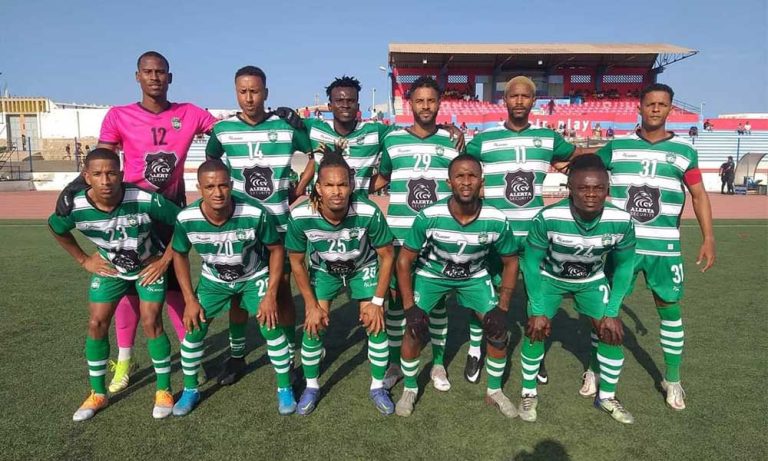 Última hora/Futebol. Varandinha trava campeão nacional em título