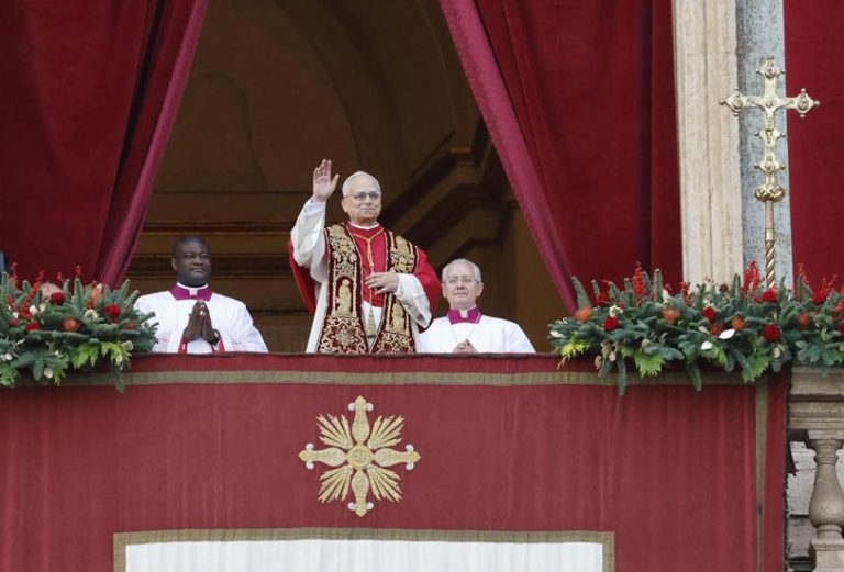 Primeira Urbi et Orbi de Natal de Leão XIV apela à responsabilidade como caminho para a paz