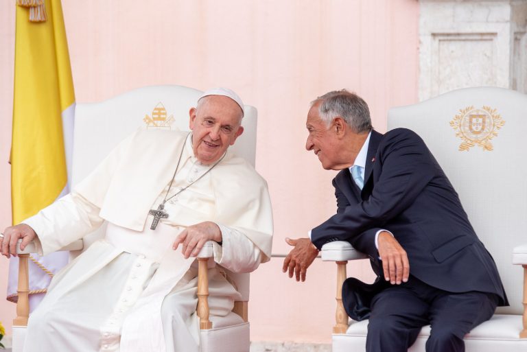 Papa Francisco lembrado nas comemorações do 25 de Abril em Portugal