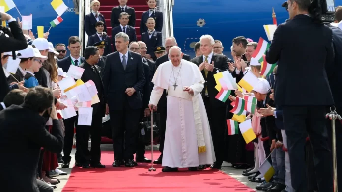 Papa-Francisco-en-Hungria.jpeg