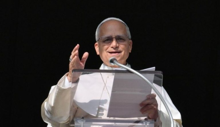 Papa Leão XIV lamenta violações à liberdade de imprensa