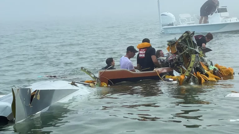Queda de avião da Marinha mexicana no Texas causa pelo menos cinco mortes