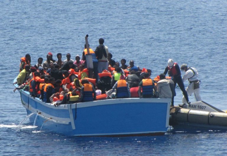 66 migrantes resgatados após tentativa de travessia no Canal da Mancha