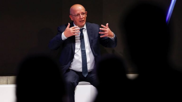Problema com vistos para estudantes são-tomenses “está ultrapassado” diz Santos Silva