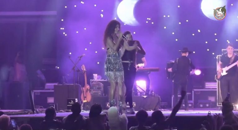 Baia das Gatas. Paula Fernandes atua em grande estilo ao interpretar o tema “sodade”