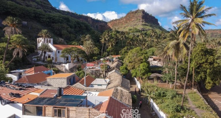 Rua Banana recebe reabilitação das coberturas em 12 casas históricas
