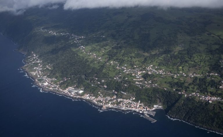 Dois sismos de magnitude 4.4 e 4.1 abalam os Açores 