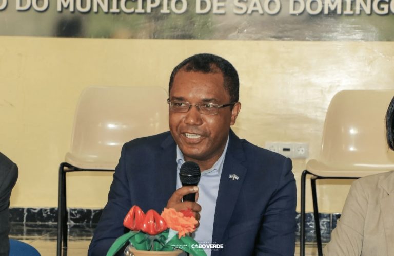 Ministério da Educação lança projeto para reforçar  ensino de línguas e transição digital nas escolas