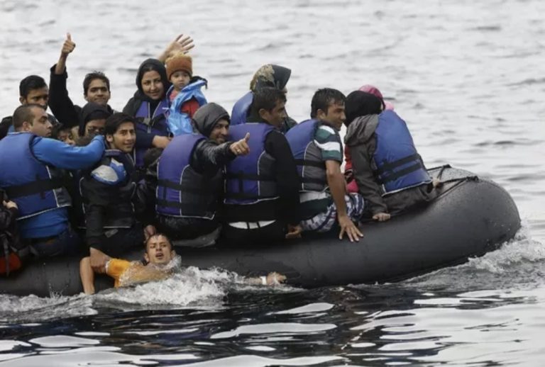 Resgatadas 15 pessoas no mar em Lesbos, na Grécia