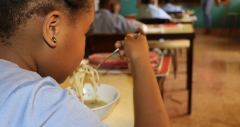 Cabo Verde recebe ajuda da CEDEAO para programa nacional de alimentação escolar