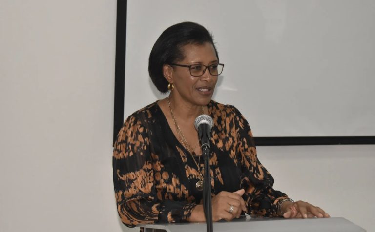 Ministra da Justiça inaugura sala de escuta na Polícia Judiciária em São Vicente