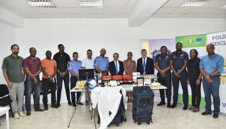 PJ e PN recebem equipamentos de identificação e abordagem em cenas de crime