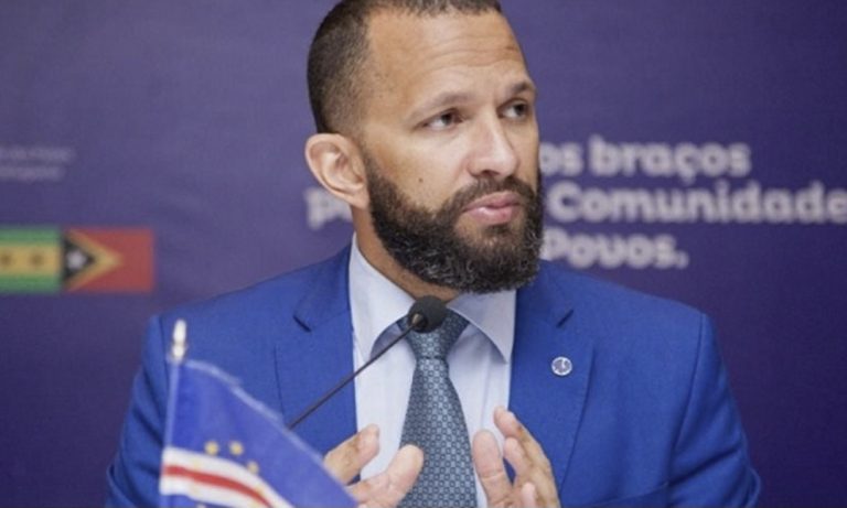 Governo anuncia construção de novos navios para transporte marítimo nacional em estaleiro Grego 