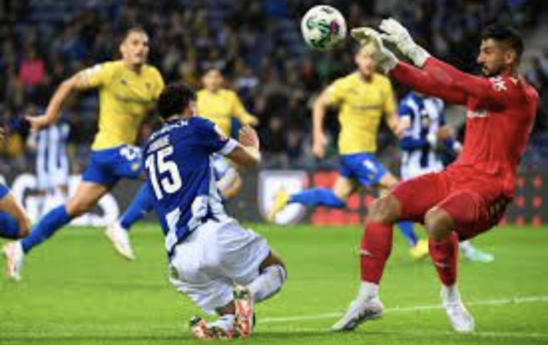 Estoril surpreende e vence FC Porto