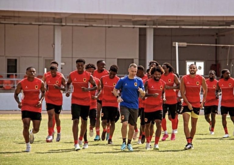 Palancas Negras realizam hoje treino de adaptação ao relvado do Estádio Nacional  