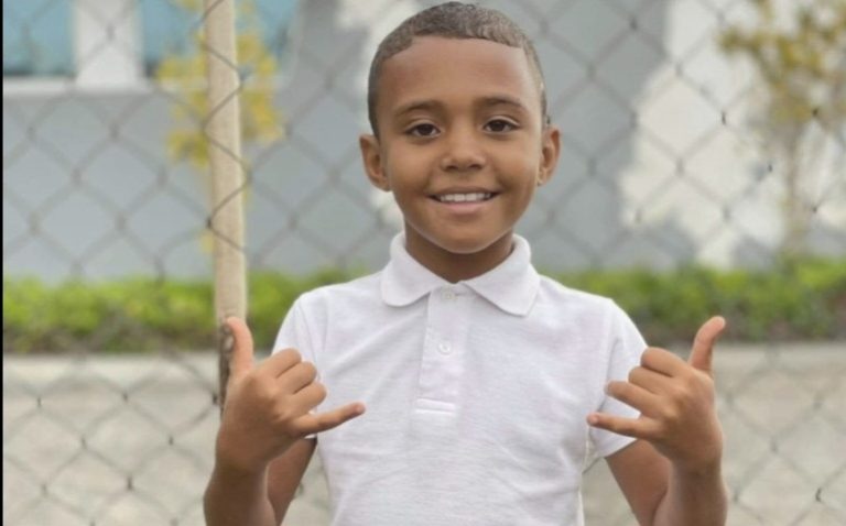 Criança de 10 anos morre em queda de teto nos Mosteiros