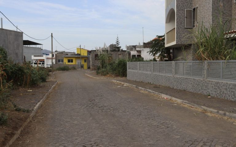 Câmara Municipal de Santa Catarina inaugura estradas de Bolanha e Achada Riba