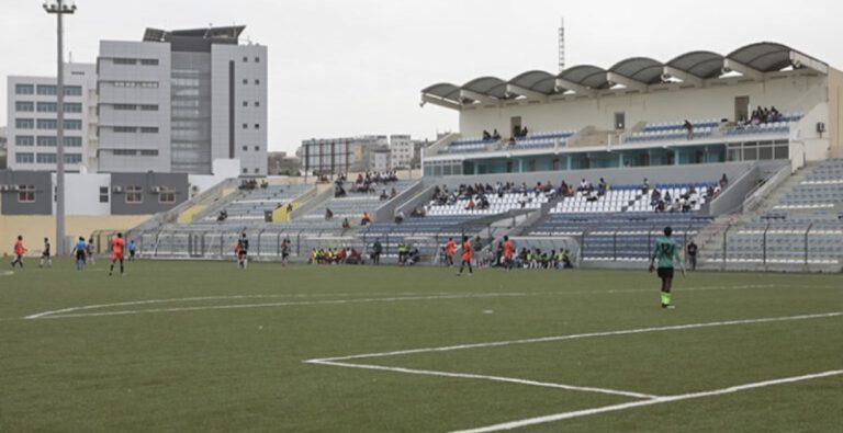 Jogo entre Fiorentina e Académica da Praia suspenso por agressão ao árbitro