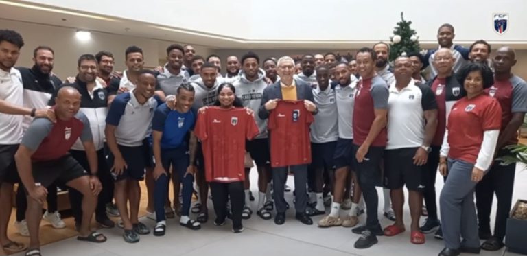Ex-Presidente da Republica visita seleção nacional de futebol em preparação para CAN 2023