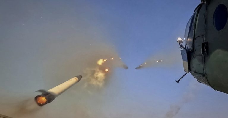 Sul e leste da Ucrânia atacado com mísseis e drones Russo