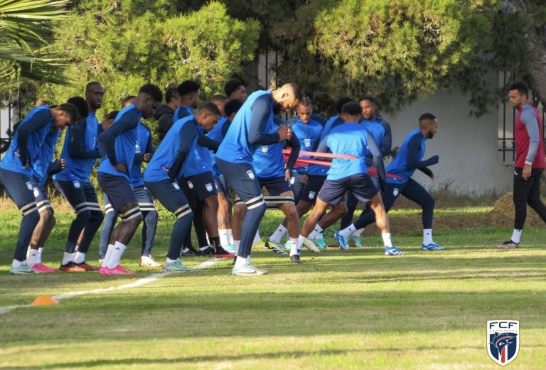 Seleção Nacional de futebol entrega 2 jogadores ao departamento clínico