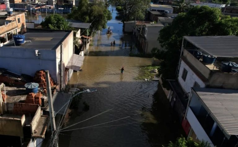 Chuva intensa no Rio de Janeiro faz 13 mortos e nove mil desalojados
