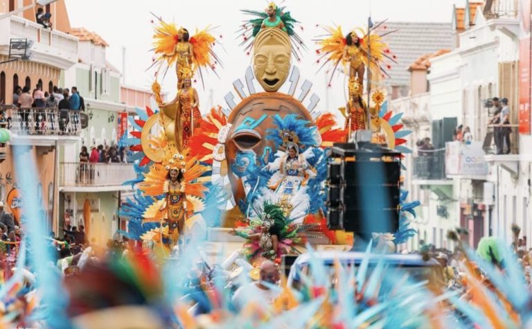 Grupo Estrela do Mar inaugura desfile oficial de Carnaval em São Vicente
