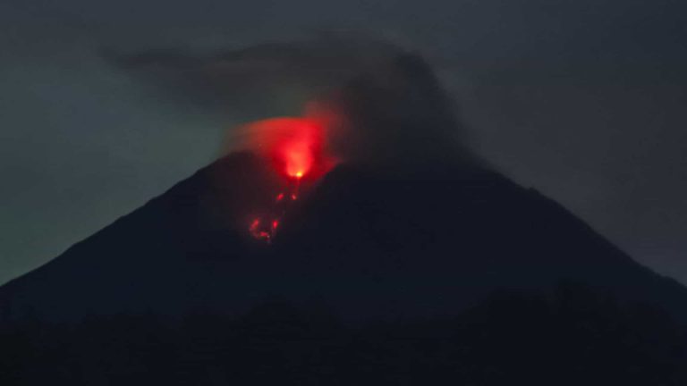 Sobe para 34 o número de mortos da erupção do vulcão Semeru na Indonésia (ATUALIZADA)