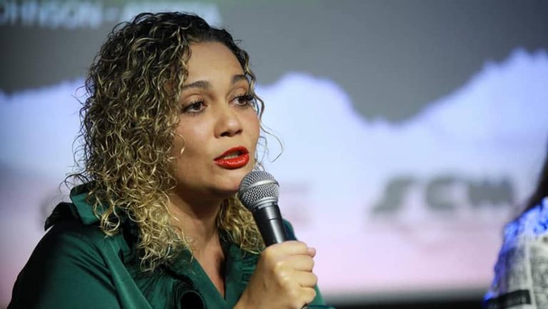 Solange  Cesarovna homenageada no Brasil pelo contributo na promoção da música Africana