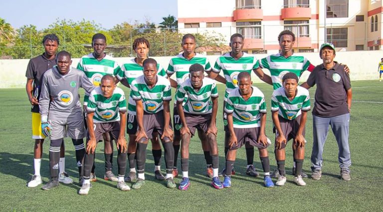 Futebol/Sub-17. Campeões nacionais eliminados