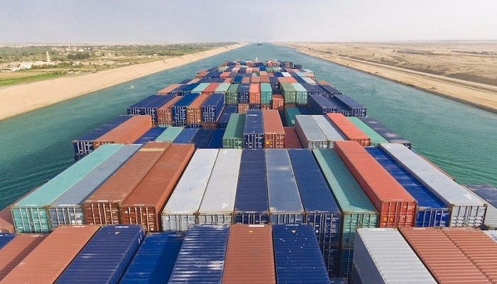 Canal do Suez bloqueado por porta-contentores