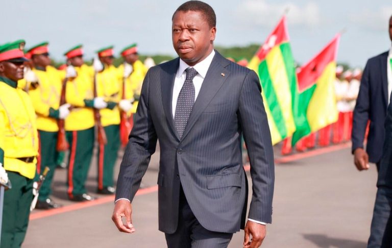 Presidente do Togo garante permanência no poder sem limite de mandatos