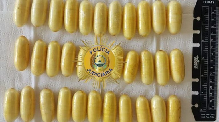 Brasileira detida no Aeroporto da Praia com mais de um quilo de cocaína fica em prisão preventiva