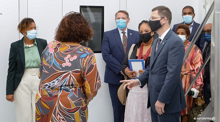 Covid-19. Governante Norte-americano parabeniza Cabo Verde pela campanha de vacinação
