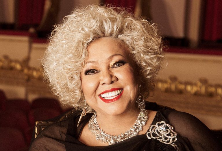 Alcione regressa a Cabo Verde para dois grandes concertos em julho
