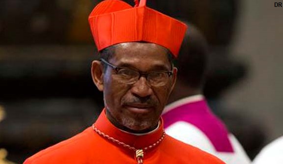 Dom Arlindo Furtado a caminho do Vaticano para funeral do Papa e Conclave