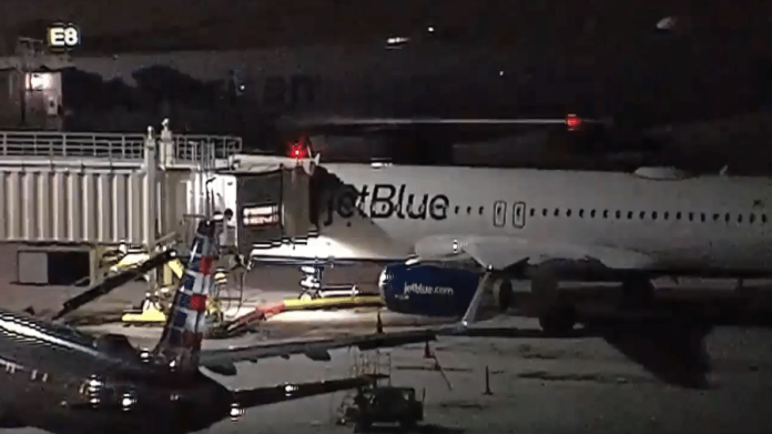 aviao-da-jetblue-havia-saido-de-nova-york-em-direcao-a-florida-1736264328904_v2_900x506