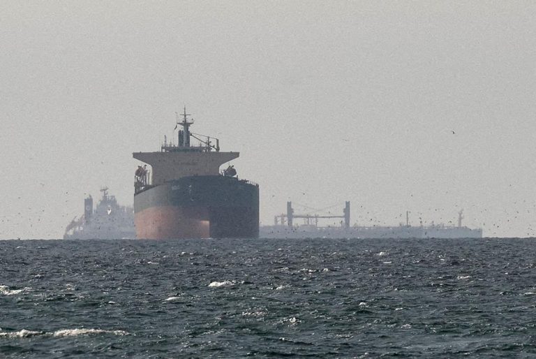 Última hora. Estados Unidos atacam e tomam conta de cargueiro Iraniano no Golfo de Omã
