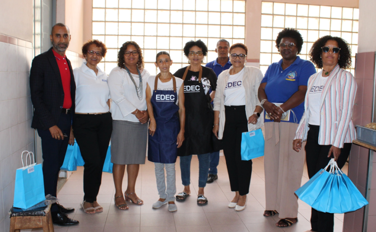 EDEC homenageia mulheres vendedeiras