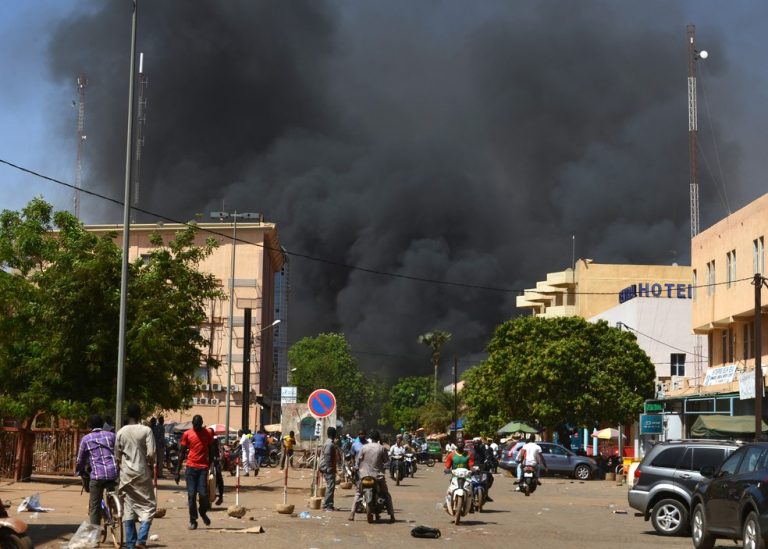 Pelo menos 22 mortos em ataque terrorista no Burkina Faso