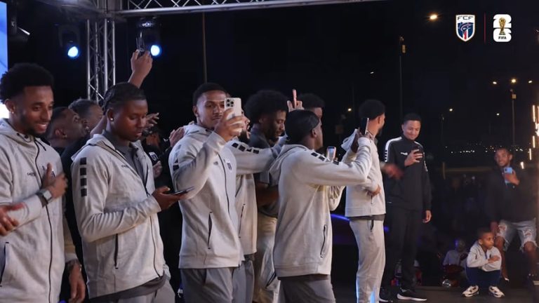 Mindelo recebe Tubarões Azuis com festa e emoção no Terminal de Cruzeiros