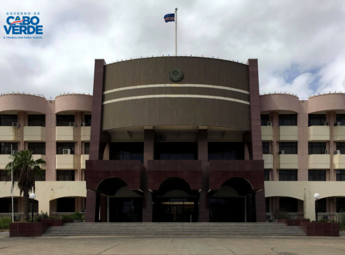 cabo-verde-esta-a-cumprir-com-a-sua-meta-na-reducao-do-preco-de-energia--juntos-estado-operadores-e-consumidores-devemos-continuar-a-trabalhar-nesta-meta-reduzir-ainda-mais-o-custo-de-energia--2-1-744x552