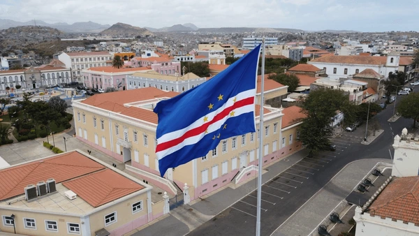 cabo-verde-flag-bandeira-de-600nw-2312734991 (1)