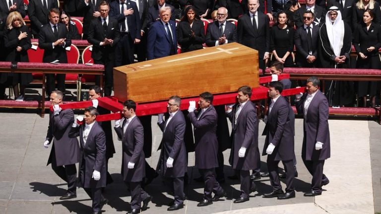 Funeral do Papa Francisco reúne 250 mil pessoas e líderes mundiais em Roma
