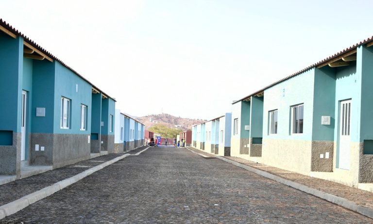 Primeiro-Ministro entrega mais 66 casas em São Vicente